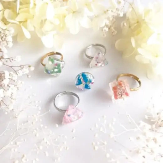 海洋マイクロプラスチックを使ったアクセサリー